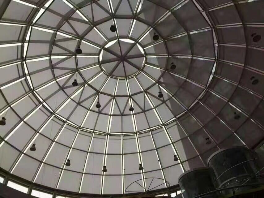 依據電動天棚簾安裝方法安裝後的效果圖 依據電動天棚簾安裝方法安裝後的效果圖
